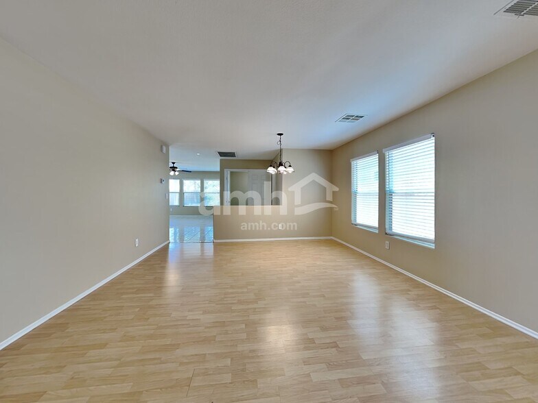 Building Photo - 10246 Massachusetts Ln