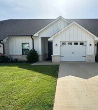 Building Photo - Magnolia Park #10754