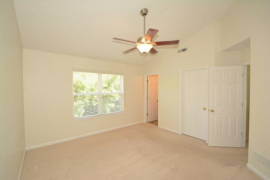 Building Photo - 3146 Crestwell Dr