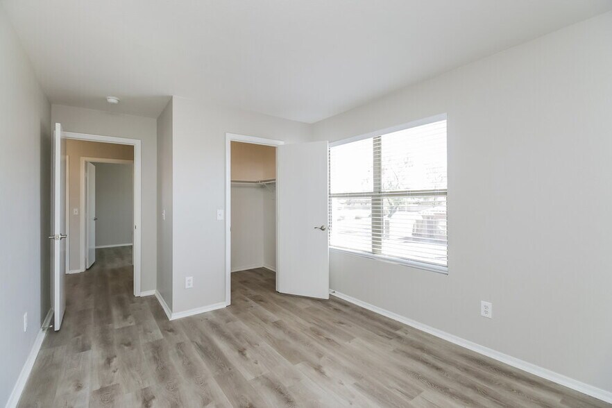 Building Photo - 4630 N 91st Dr