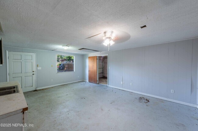 Building Photo - 777 La Marche Dr