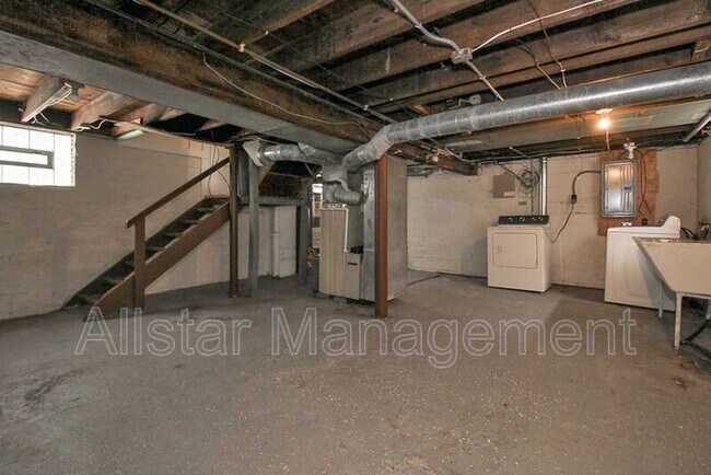Building Photo - 14210 Athens Ave