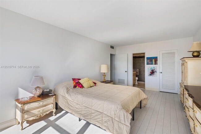 Building Photo - 3111 N Ocean Dr