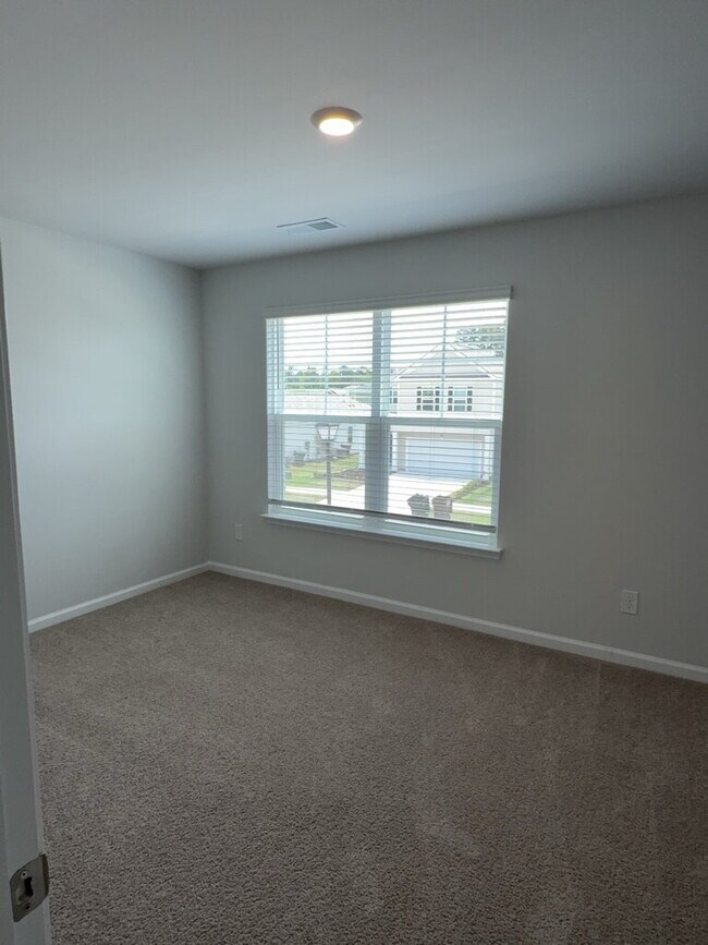 Building Photo - 306 Salvia St