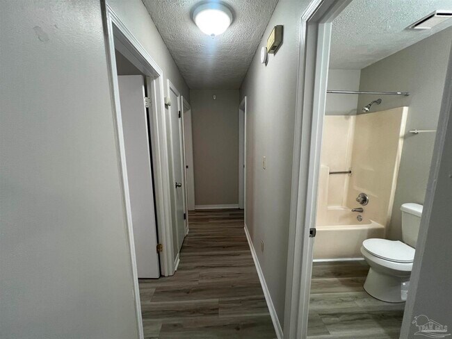 Building Photo - 842 Amberway Dr