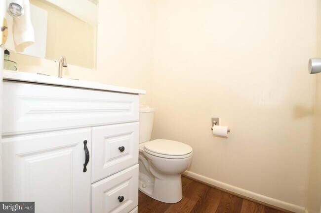 Building Photo - 7812 Briardale Terrace