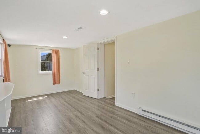 Building Photo - 728 Carson Ave