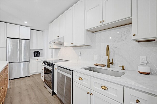 Building Photo - 4250 Galt Ocean Dr