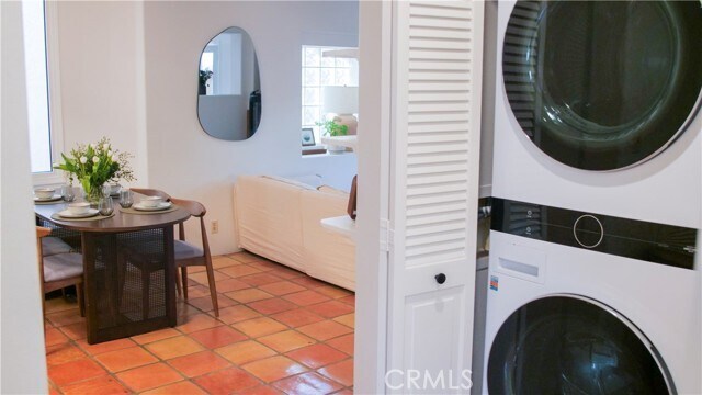 Building Photo - 214 N Irena Ave