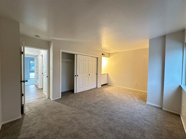 Building Photo - 7424/7426AVW-AC