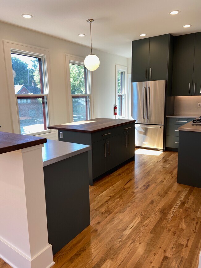 Building Photo - 237 Stuart Ave