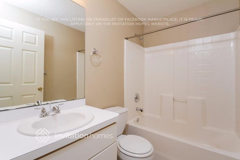 Building Photo - 3228 N Biscayne Dr