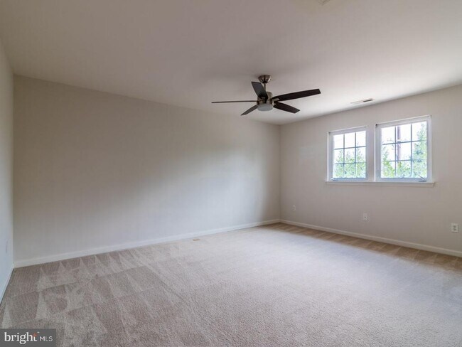 Building Photo - 31171 Mills Chase Dr