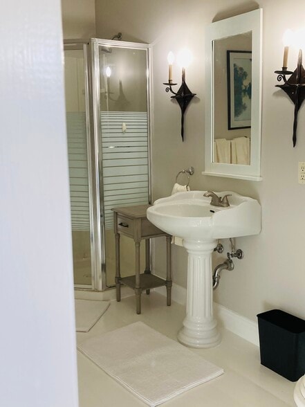 Bathroom - 1615 Pomona St