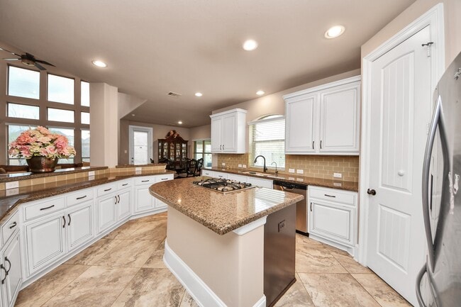 Building Photo - 2895 Ragusa Ln