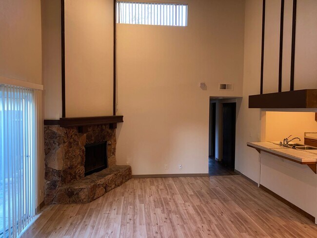 Building Photo - 7252 Florin Mall Dr