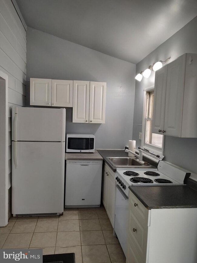 Primary Photo - 1821 Parkside Dr