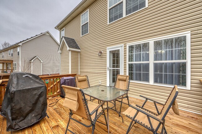Building Photo - 652 Winding Bluff Way