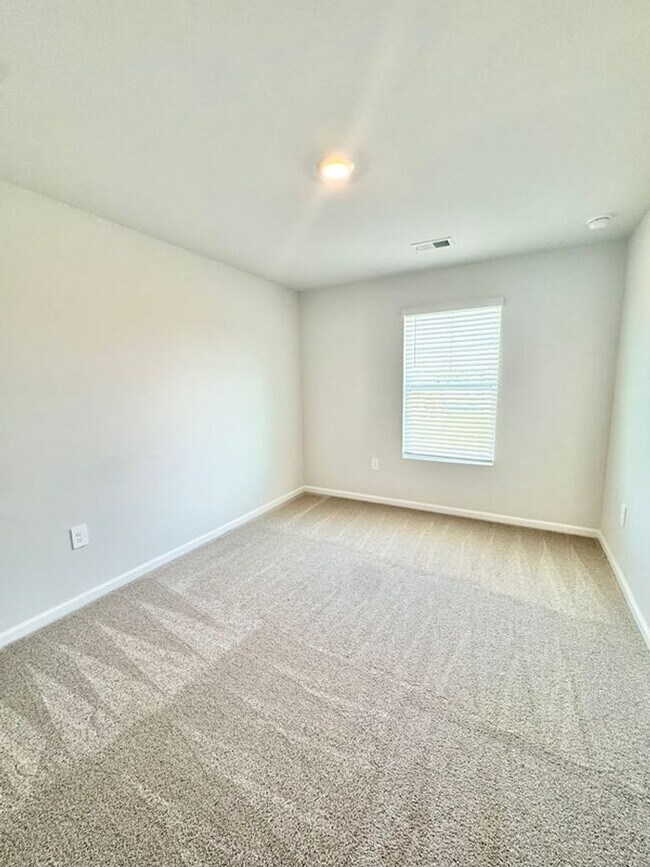 Building Photo - Available NOW!! 4 bedroom 2.5 bath home in RINCON, GA!!!