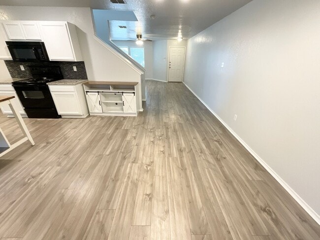 Building Photo - Outstanding 3 bedroom/2.5 bath home in established neighborhood just minutes from Lackland AFB an...