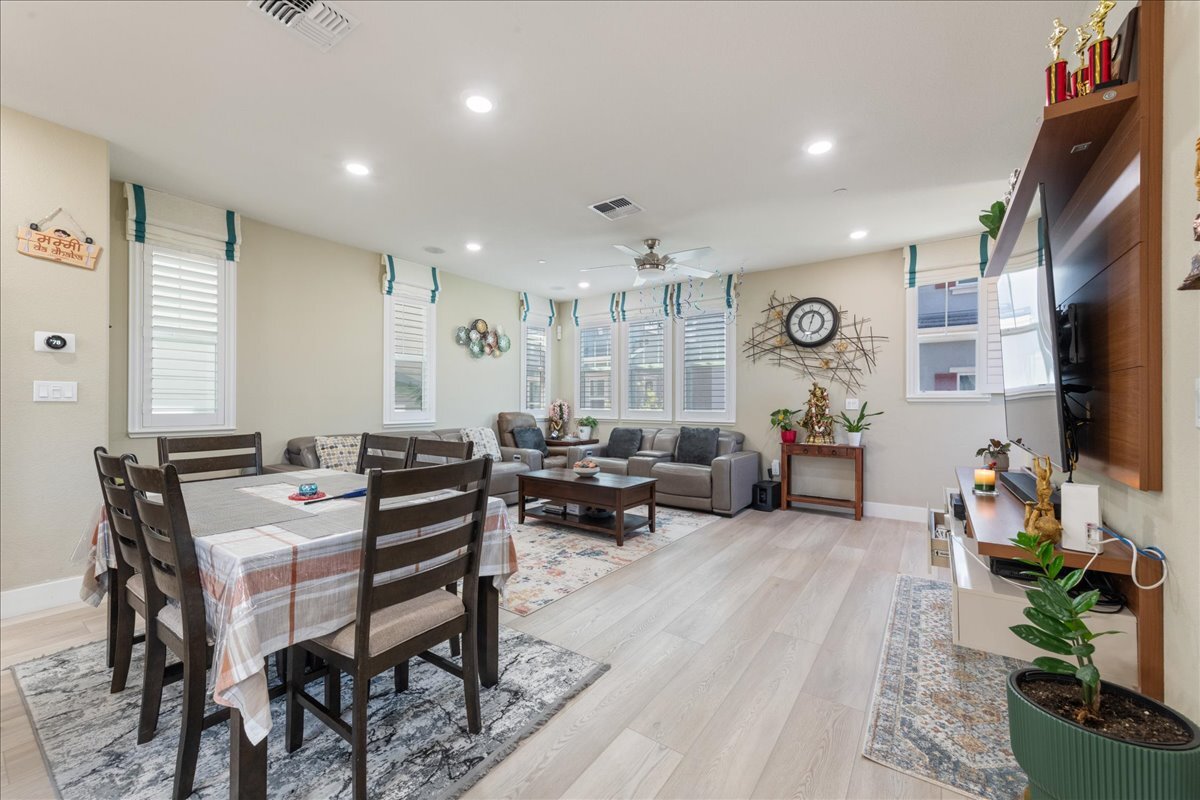 Living room - 2821 Stringham Way