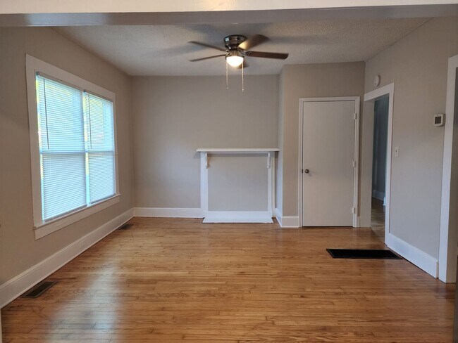 Building Photo - Complete remodeled 3 bedroom 1 1/2 bath home in Belmont!!