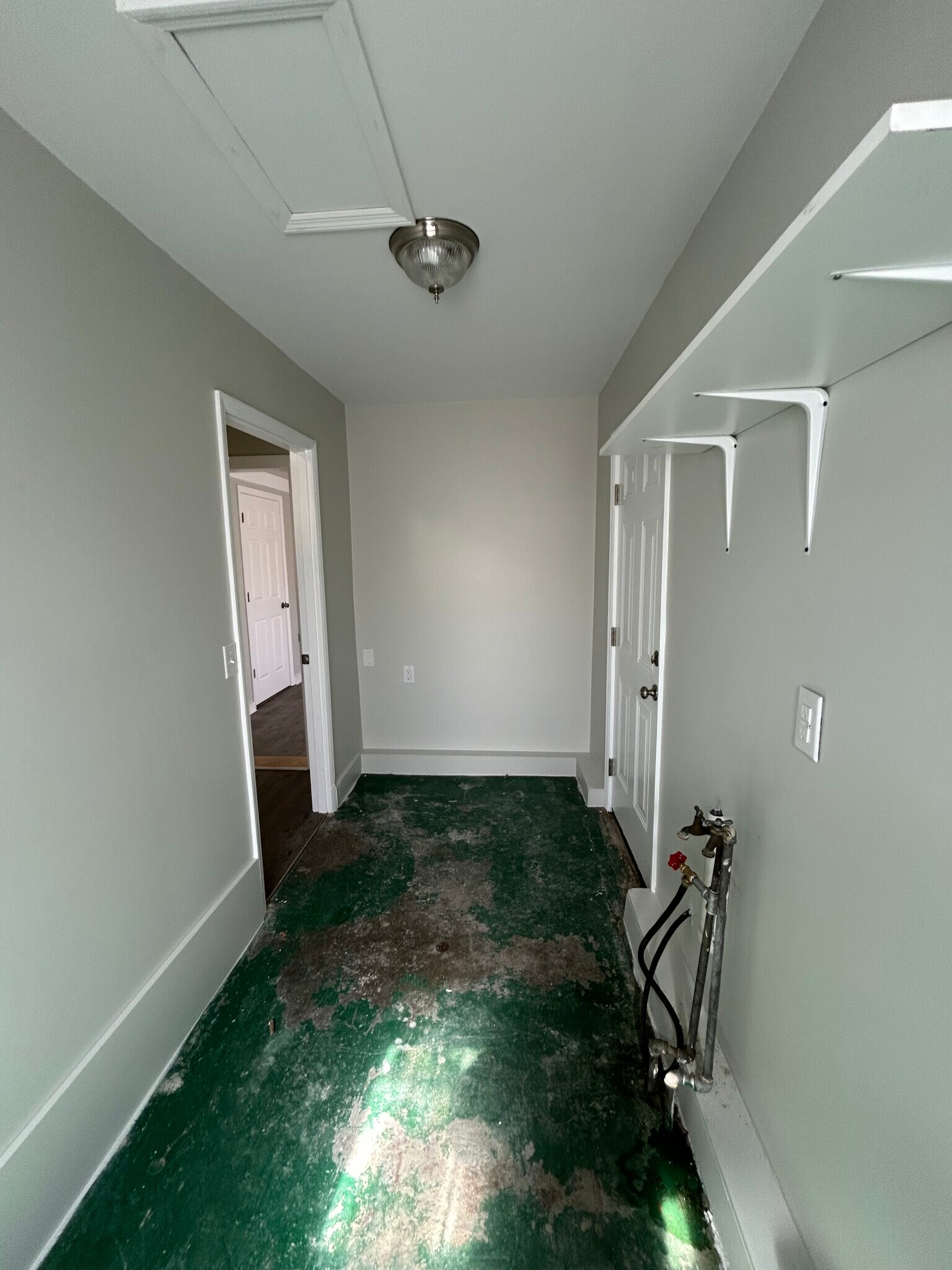 Building Photo - 600 Villard Dr