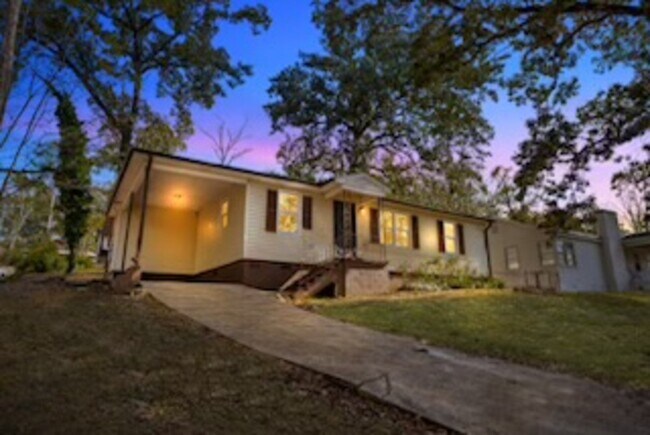 Building Photo - 1153 Linwood St