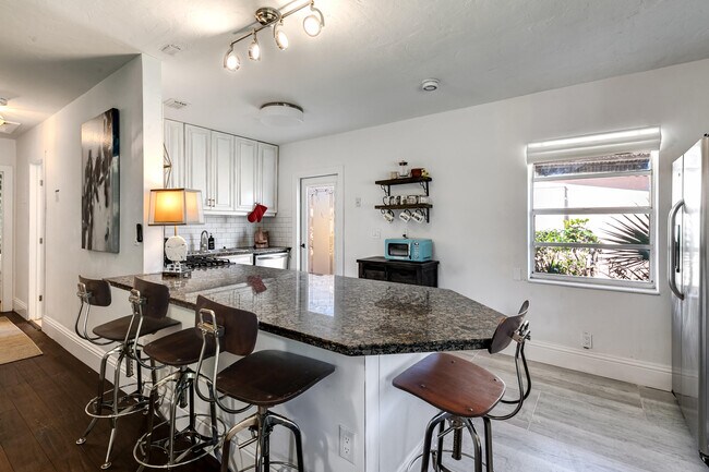 Building Photo - 609 S Arnold Ave