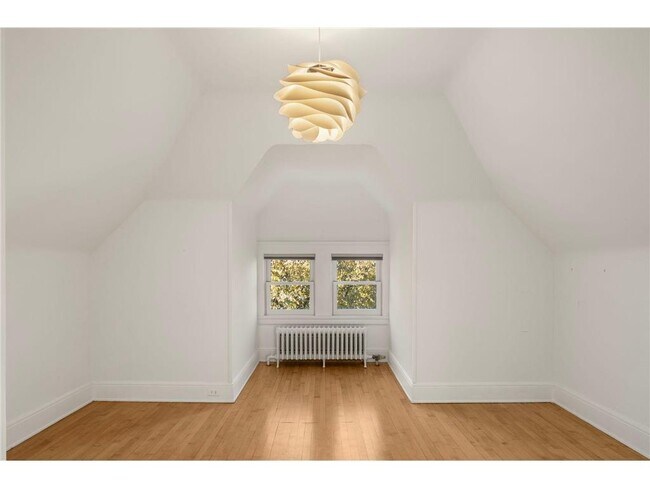 Building Photo - 2700 W Lake of the Isles Pkwy