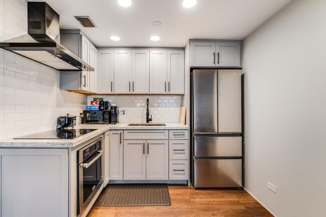 Building Photo - 2BED 2 BATH ALL UTILITIES INCLUDED DOWNTOW...