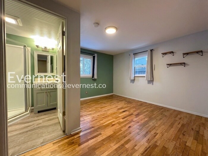 Building Photo - 1985 Ingalls St