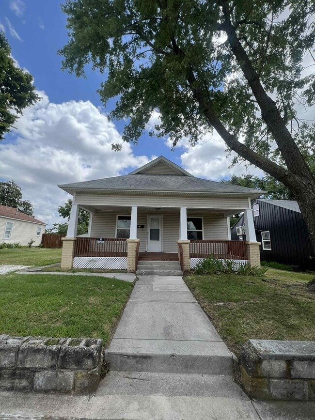 Building Photo - SUMMER SPECIAL: HALF OFF FIRST MONTH RENT!...