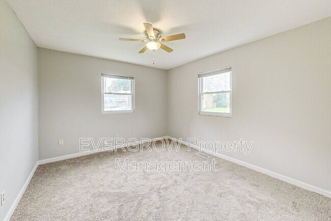 Building Photo - 961 Valley View Dr