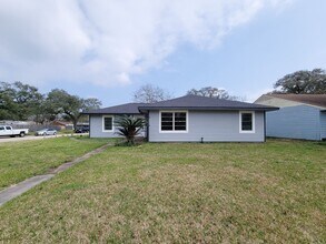 Building Photo - This beautifully remodeled 3-bedroom, 2-bathroom home in the heart of Lake Jackson, Texas, offers...