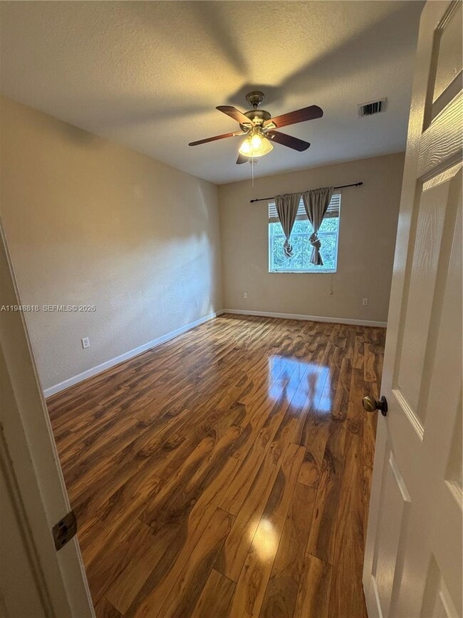 Building Photo - 20715 NE 10th Ct