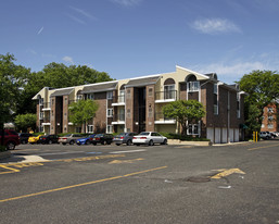 Building Photo - Carriage House