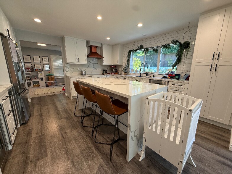 Building Photo - 459 Jolina Way