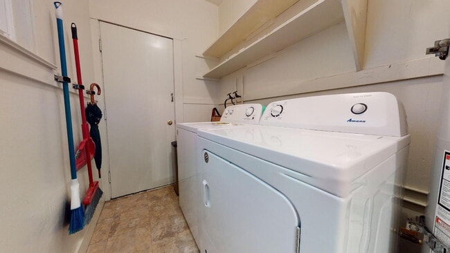 Building Photo - Bright Spacious 2BD + 1BA in Inner Richmon...