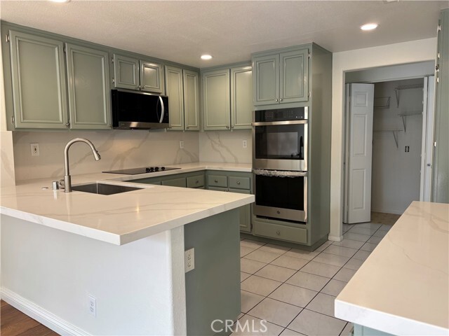 Building Photo - 69 Giotto