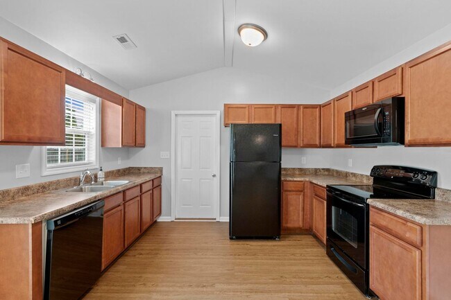 Building Photo - Ranch with fenced yard in Swansboro HS Dis...
