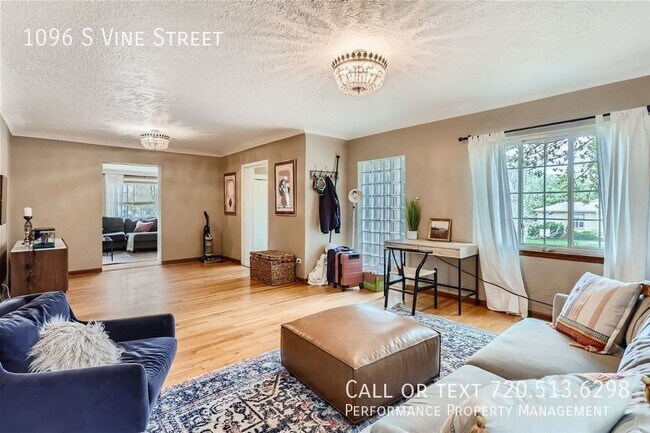 Building Photo - 1096 S Vine St