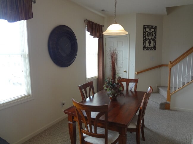 Building Photo - Handsome End Unit Townhouse in Taylor Springs
