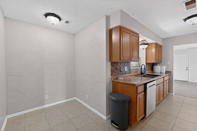 Building Photo - 4113 La Colorada Ct SE