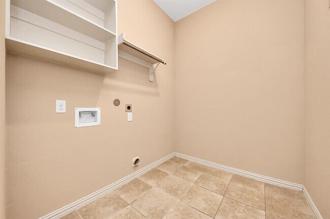 Building Photo - 4727 Sheila Dr