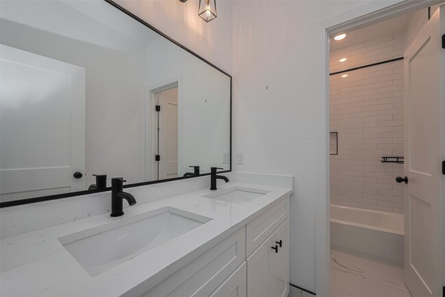 Building Photo - 2532 Wall St