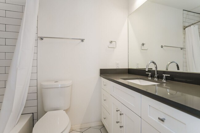 Building Photo - Beautiful 2 bedroom, 2 bathroom condo in Galindo!!!