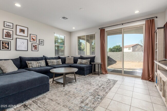 Building Photo - 3872 N 103rd Ave