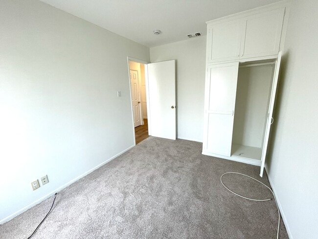 Building Photo - 3 bedroom immaculate home in Southwest Tor...
