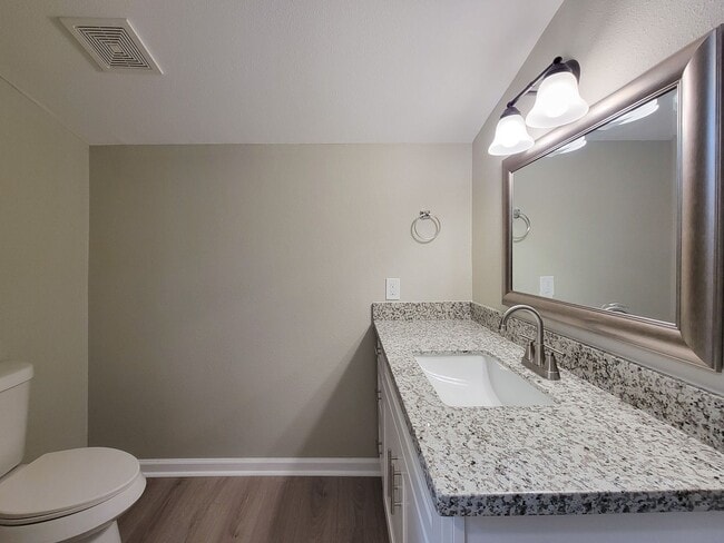 Building Photo - BEAUTIFUL REMODELED 3 BEDROOM 2 BATH IN LA...